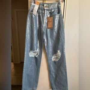 NWT Silver Metallic stroked Distressed wide leg Jeans by Between Us, Size 00